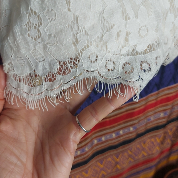 Delicate lace top with 3/4 sleeves - Picture 2 of 6